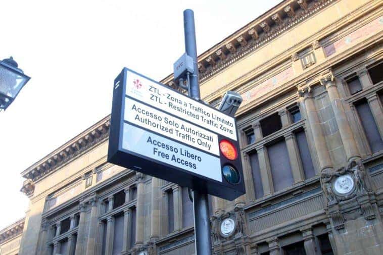 Vicchio: modifica la targa con nastro adesivo per evitare le multe, 65enne nei guai