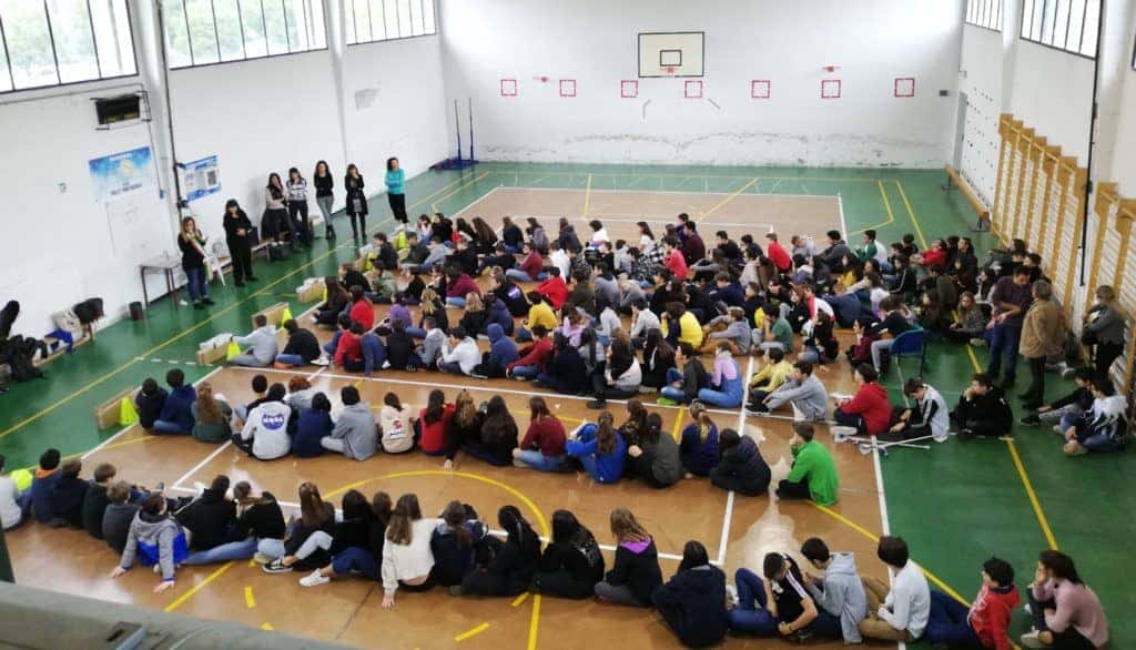 No alla plastica: a Pontassieve 1500 borracce in alluminio agli alunni delle scuole