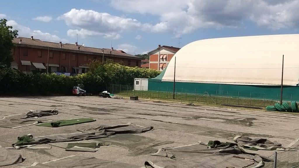 Borgo San Lorenzo, iniziati i lavori di rifacimento del sintetico al campo sussidiario Donatini nell’impianto sportivo Romanelli