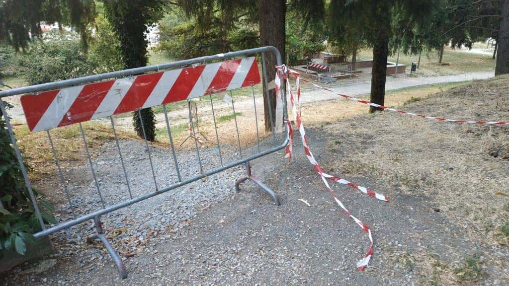 Officina Vicchio 19: “I giardini del Sole sono trasandati. Presenti transenne e macerie”