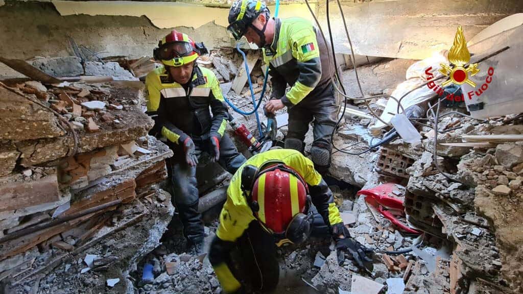 (VIDEO) Terremoto Turchia-Siria, i Vigili del Fuoco di Toscana e a Lazio salvano due giovani tra le macerie