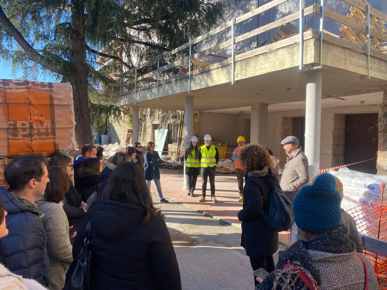 Pontassieve, visita al cantiere della Scuola De Amicis: la Giunta insieme alle famiglie dei futuri alunni