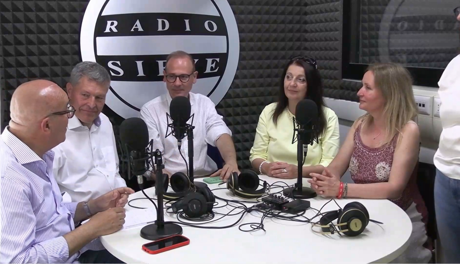 Le delegazioni di Znojmo e Griesheim in visita a Pontassieve ospiti negli studi di Radio Sieve