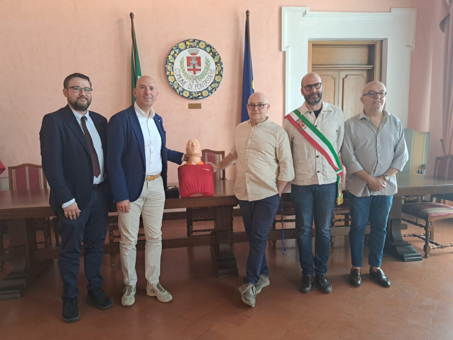 Pontassieve, la storica azienda Ruffino dona un manichino femminile di primo soccorso alla Misericordia