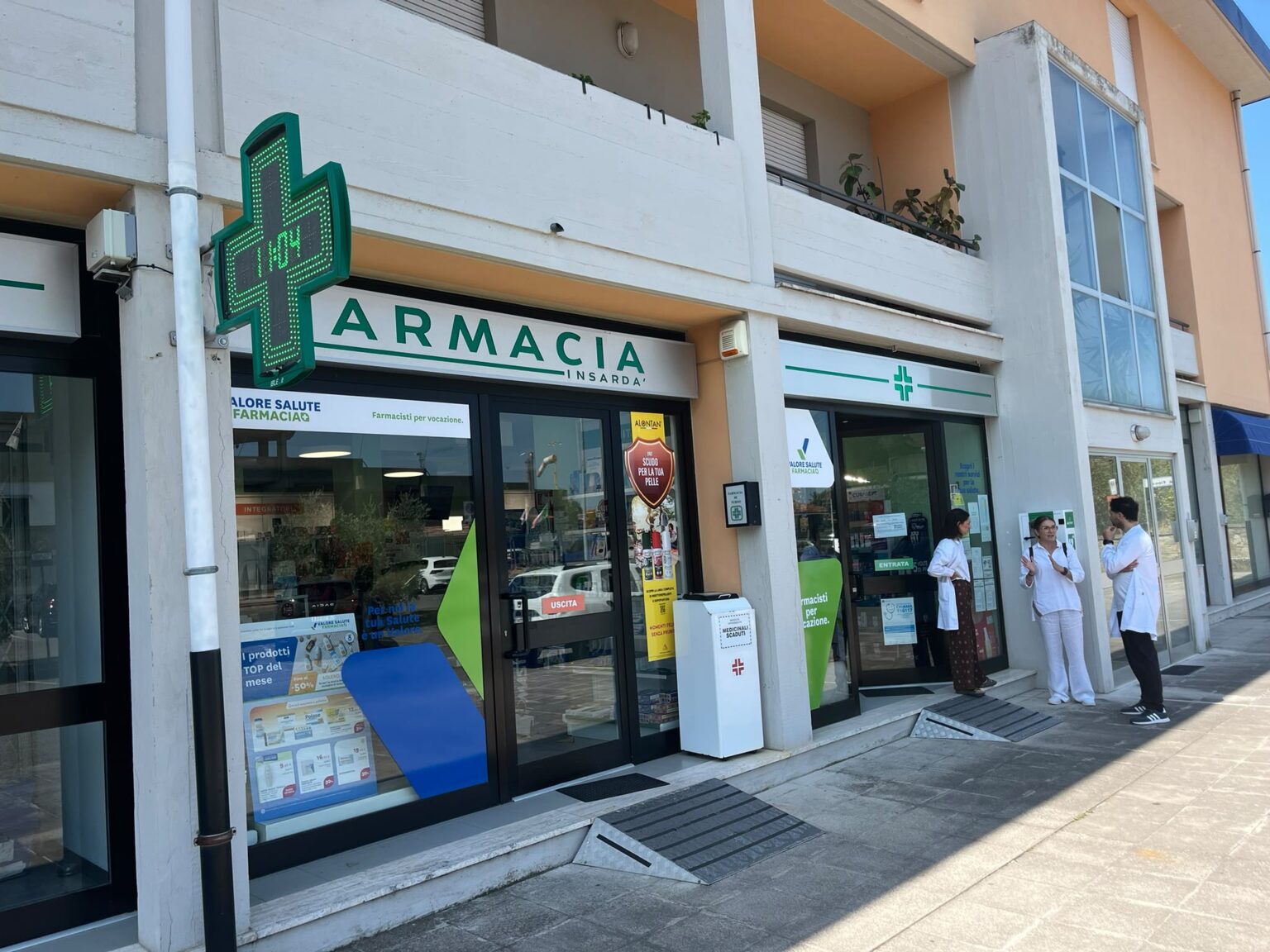Reggello, nuovo defibrillatore alla Farmacia Insardà di Cascia