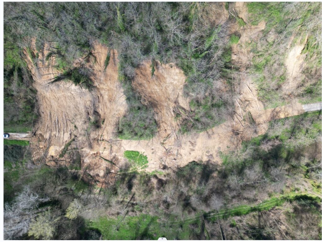 Borgo San Lorenzo, in fase di avvio i lavori di rimozione delle terre di frana sulla strada comunale Luco-Ronta